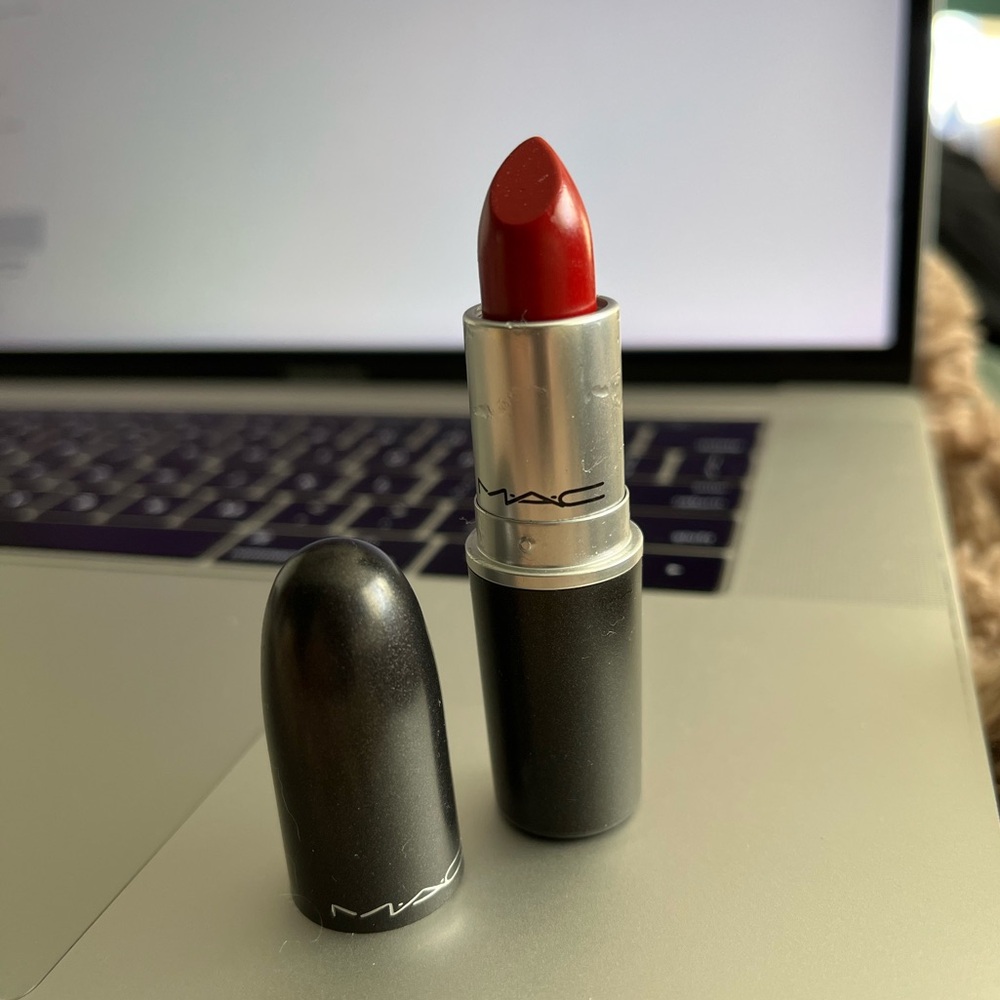 NEW Classic red MAC Lustre Lipstick Lady Bug 510